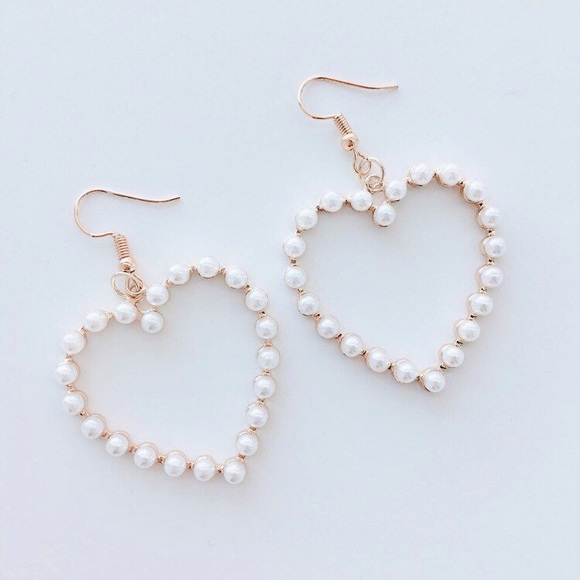 “Heart of Gold & Pearls” Trendy Cute Hoop Earring - Picture 8 of 11